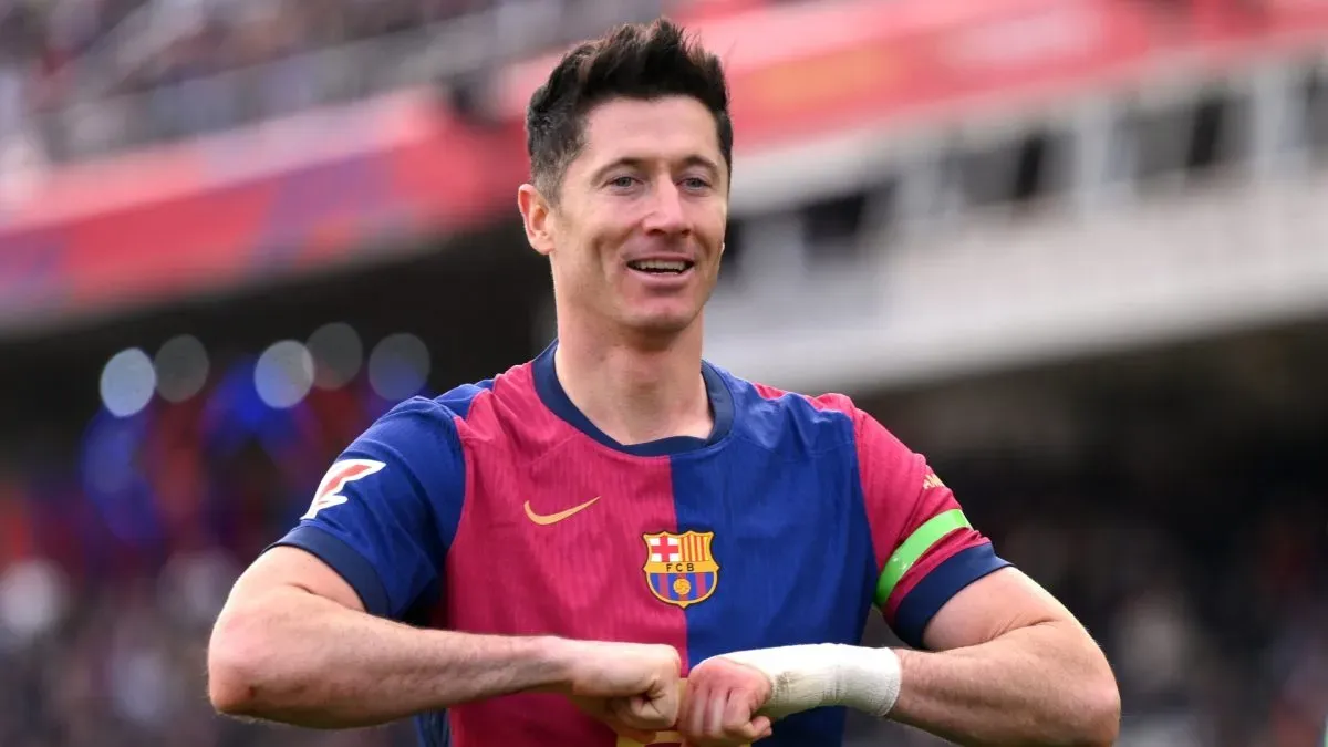 Robert Lewandowski celebrates
