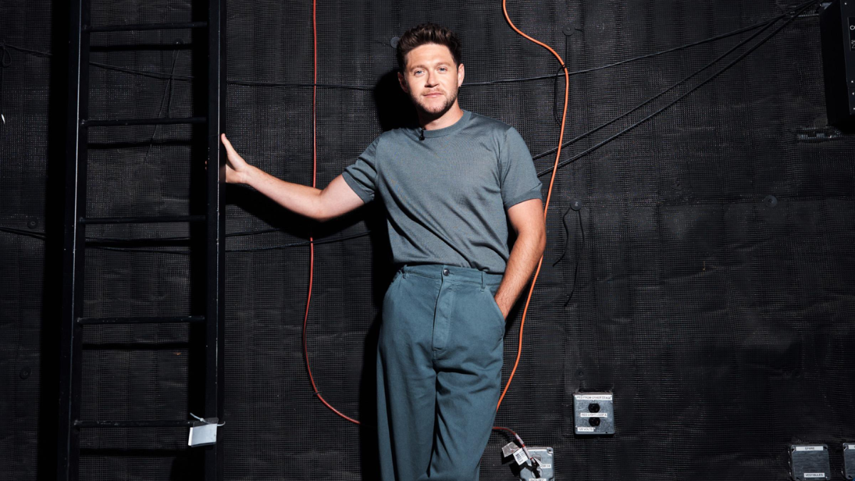 Niall Horan joins role model on stage as his latest ‘Sally’