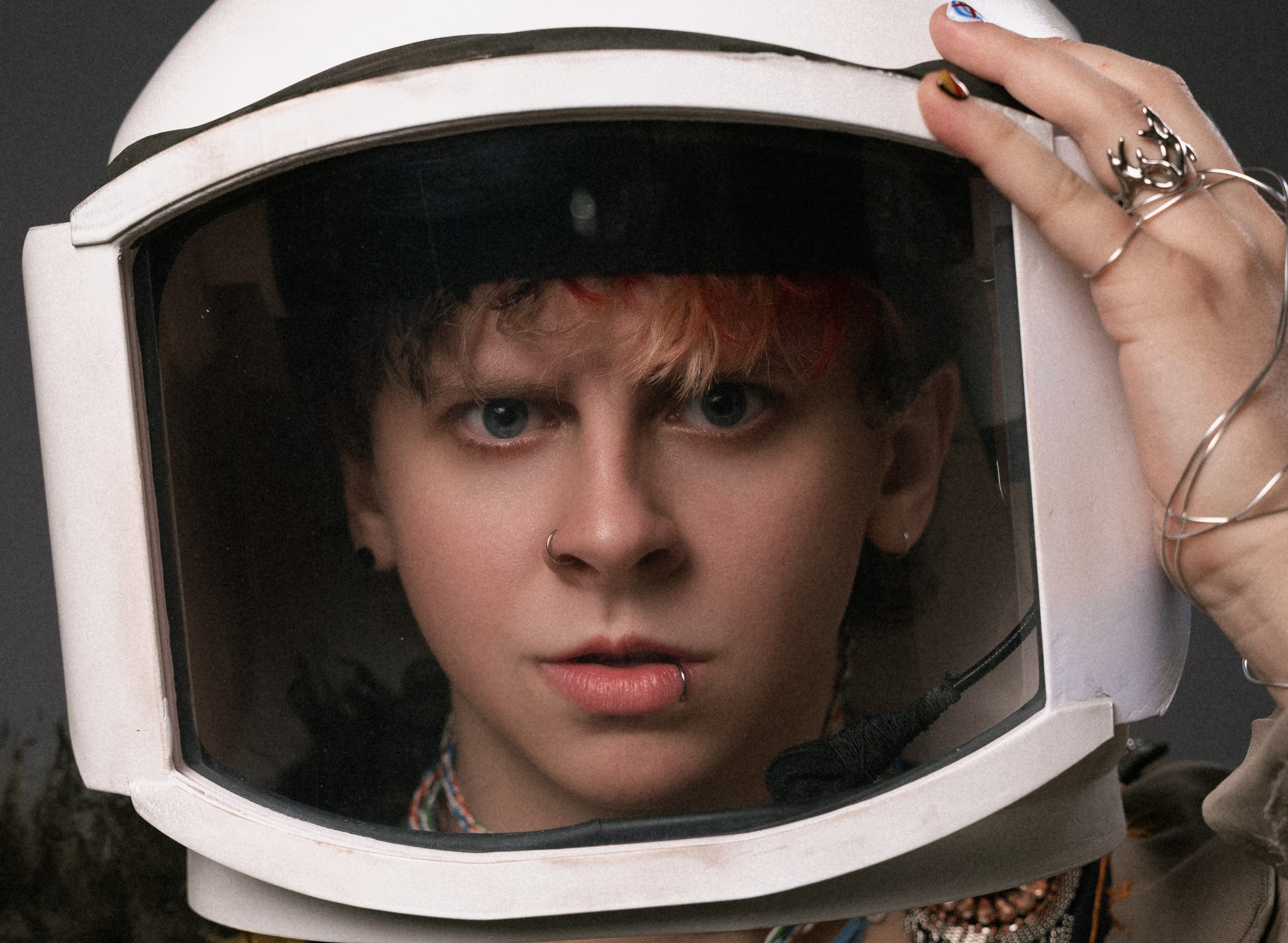 NOAHFINNCE returns with ‘Mr Overwhelm’, launches a new era ahead of the Twenty One Pilot Show